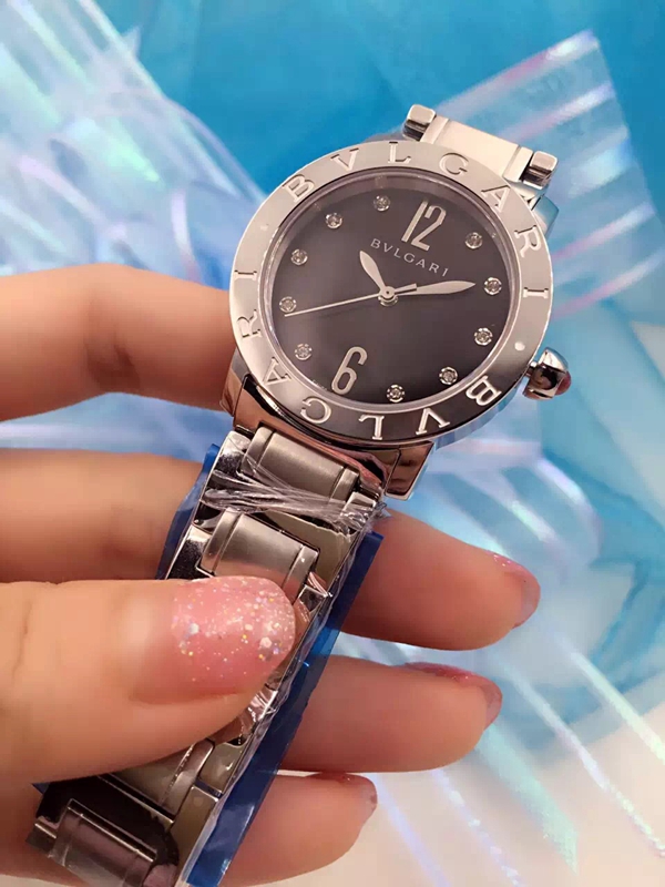 ブルガリ時計正面デザイン